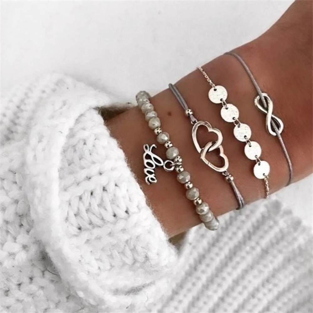 3/$30 🤍 4pcs Dainty Bracelet Set